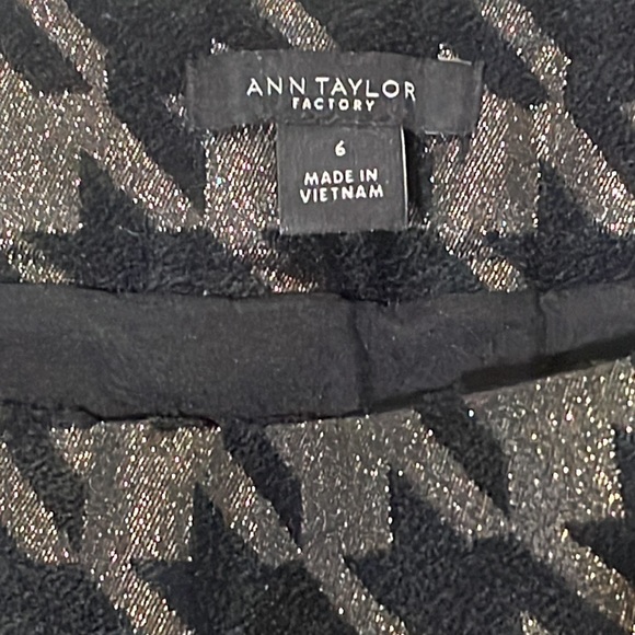 Ann Taylor Factory Black and Gold Skirt - Picture 2 of 3